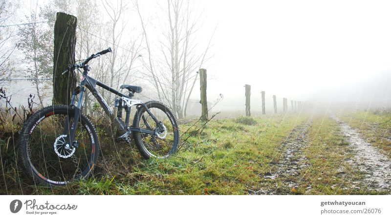 Waschküche Fahrrad Herbst Nebel Zaun Schlamm schwarz Wiese kalt Extremsport Downhill Wege & Pfade Technik & Technologie Natur Berge u. Gebirge