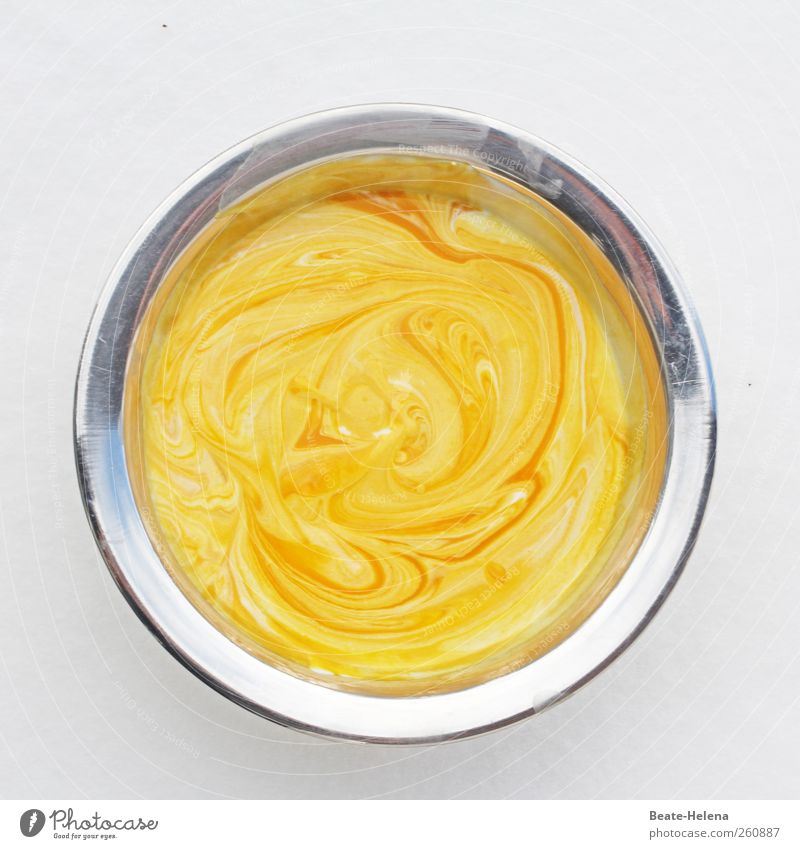 Malerische Erfrischung Lebensmittel Dessert Ernährung Schalen & Schüsseln Metall ästhetisch süß gelb silber Mango cremegelb goldgelb Farbfoto Außenaufnahme