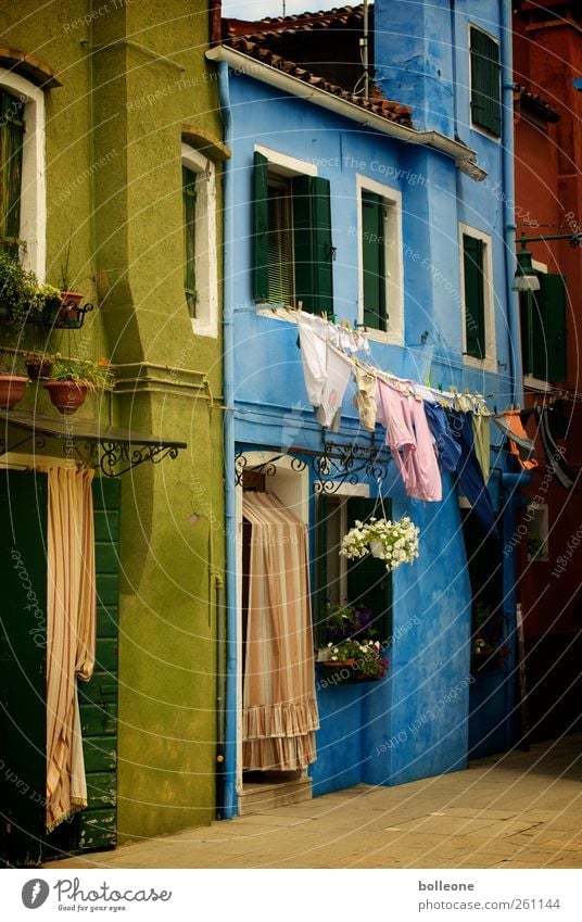 Burano ist bunt Ferien & Urlaub & Reisen Tourismus Ausflug Sommer Haus Venedig Italien Architektur Mauer Wand Fassade Fenster Tür Wäsche mehrfarbig Farbfoto