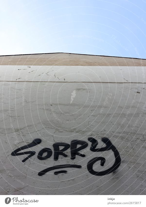 Himmel über Berlin Menschenleer Haus Mauer Wand Fassade Dach Zeichen Schriftzeichen Graffiti trist schwarz Gefühle schuldig Reue Kommunizieren Entschuldigung