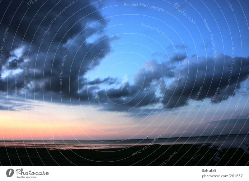 Westerhever Leuchtturm Landschaft Wolken Schönes Wetter Küste Nordsee leuchten Farbfoto Außenaufnahme Menschenleer Abend Dämmerung