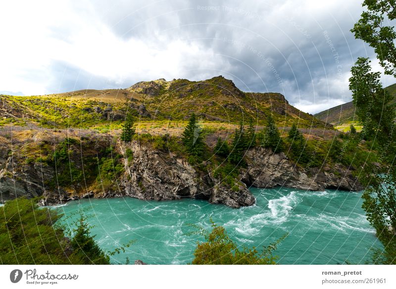 Wildwasser Berge u. Gebirge Landschaft Wasser Wolken Fluss springen Neuseeland rau himmel Reise Türkis felsen Tag panorma grün strudel Hügel aussicht Natur Ruhe
