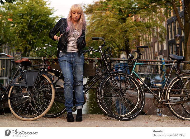 Jordaan Ferien & Urlaub & Reisen Städtereise Fahrrad Mensch feminin Junge Frau Jugendliche 1 18-30 Jahre Erwachsene Jugendkultur Subkultur Rockabilly Stadt
