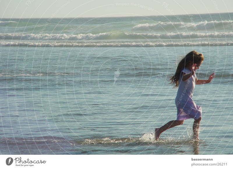 Girl at the Beach Mädchen Strand Meer Ferien & Urlaub & Reisen Kind süß Frau sea ocean Wasser Kitsch