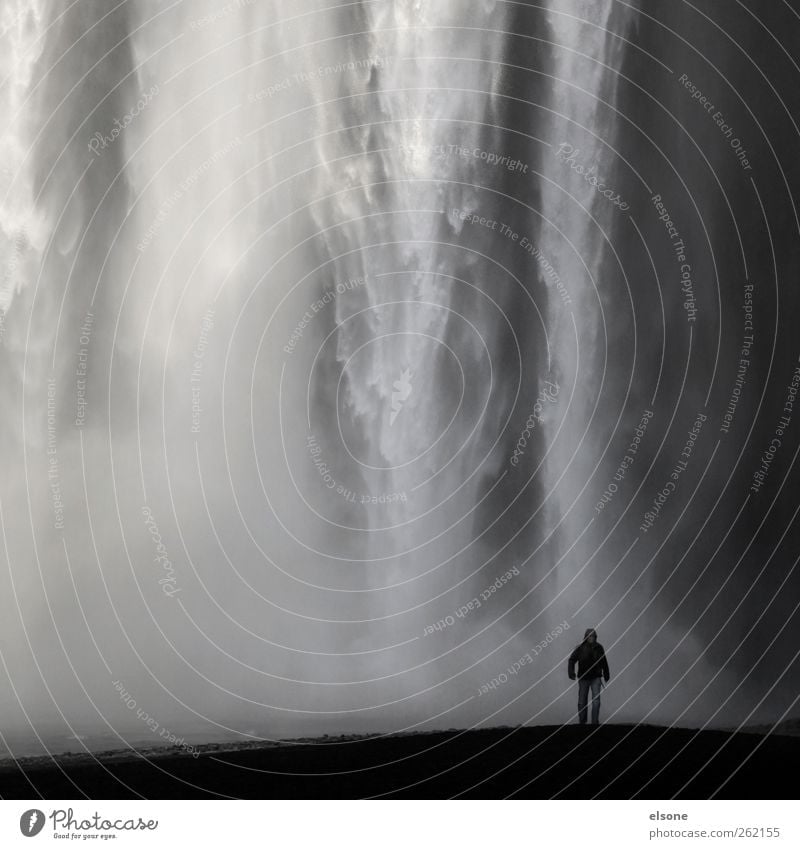 III!I Mensch Natur Urelemente Wasser Wassertropfen Wind Nebel Regen Wasserfall skogafoss skogar bedrohlich exotisch gigantisch kalt nass grau Island