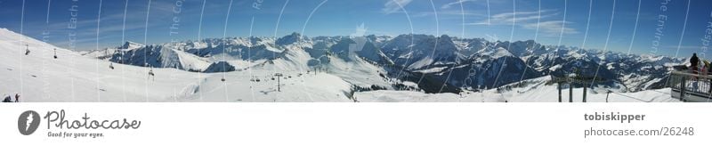 Alpenpanorama beim Skifahren Freizeit & Hobby Ausflug Ferne Winter Schnee Berge u. Gebirge Sport Wintersport Gipfel Seilbahn groß Bergstation