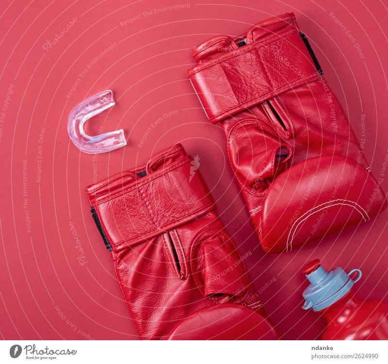 rote Boxhandschuhe für den Sport Flasche Lifestyle Fitness Leder Handschuhe oben Schutz Konkurrenz Kreativität Boxsport Paar Gerät Entwurf schützend Boxer