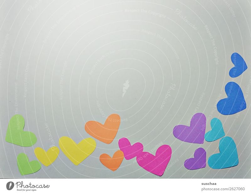 bunte gefühle Papier ausschneiden mehrfarbig Basteln Herze Gefühle Schmetterling Liebe Leichtigkeit Gruß Postkarte Textfreiraum Hintergrund neutral