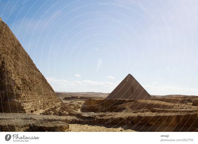 Gizeh Landschaft Sand Himmel Wolkenloser Himmel Sommer Wüste außergewöhnlich trocken Pyramide Kultur Kulturdenkmal Kulturlandschaft historisch