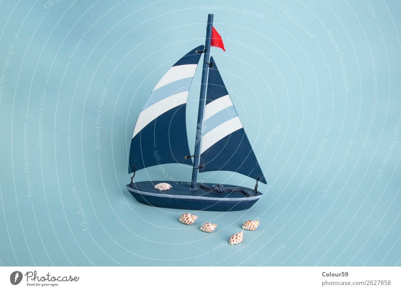 Spielzeugboot mit Muscheln Design Ferien & Urlaub & Reisen Sommer Souvenir Abenteuer Tourismus Hintergrundbild Model Marine spielzeug segelboot muscheln holz