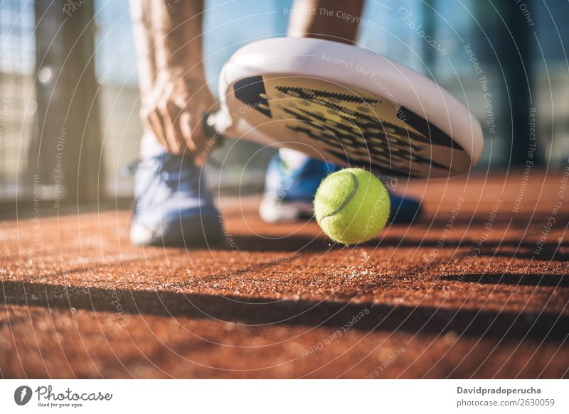 Sportler beim Padelspiel Glas Gerichtsgebäude Freude Feldfrüchte Freizeit & Hobby Außenaufnahme anonym zusammenpassen Bremse ruhen Paddel Padel-Tennis Spielen