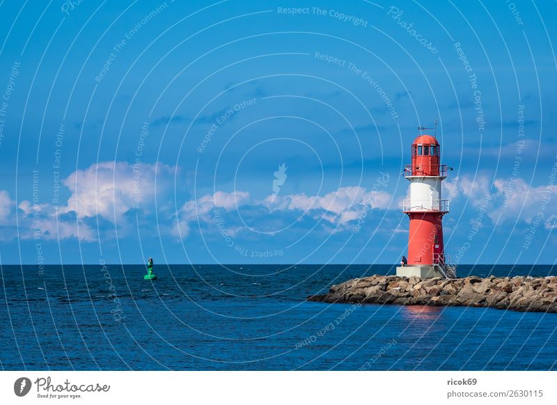 Mole an der Ostseeküste in Warnemünde Ferien & Urlaub & Reisen Meer Wasser Wolken Küste Leuchtturm Architektur Sehenswürdigkeit Schifffahrt maritim blau grün