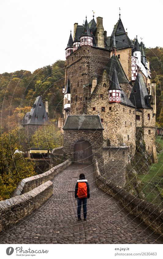 geschlossen Ferien & Urlaub & Reisen Tourismus Ausflug Abenteuer Sightseeing wandern 1 Mensch Herbst Rheinland-Pfalz Deutschland Burg oder Schloss Bauwerk