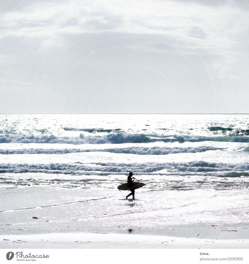 Bretter für die Welt | Wellenjäger Sport Wassersport Sportler Surfen Surfer Surfbrett Mensch 1 Urelemente Himmel Schönes Wetter Küste Meer Atlantik festhalten
