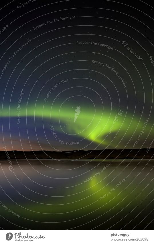 Nachtaufnahme Nordlicht Natur Landschaft Himmel natürlich blau grün Surrealismus Licht Astronomie leuchten Aurora himmlisch Atmosphäre nördlich Partikel polar