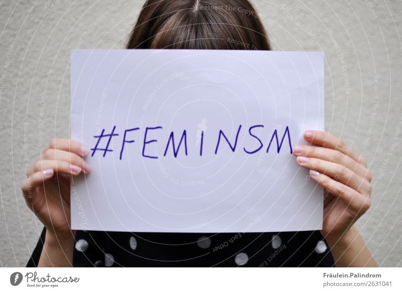 Feminismus feminin Junge Frau Jugendliche Erwachsene Leben 1 Mensch Kultur Medien Neue Medien Internet selbstbewußt Optimismus Kraft Macht Zufriedenheit