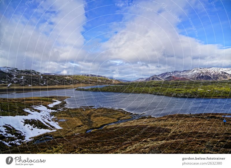 #Island/kalt, klar, weit Natur Landschaft Pflanze Urelemente Wasser Himmel Wolken Winter Schönes Wetter Gras Moos Hügel Schneebedeckte Gipfel Flussufer
