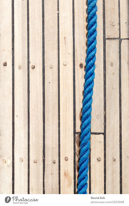 Blaues Tauwerk auf Schiffsboden Segeln Holz blau braun Freizeit & Hobby Schutz Güterverkehr & Logistik Seil geflochten zusammengedreht Leine Schiffsplanken