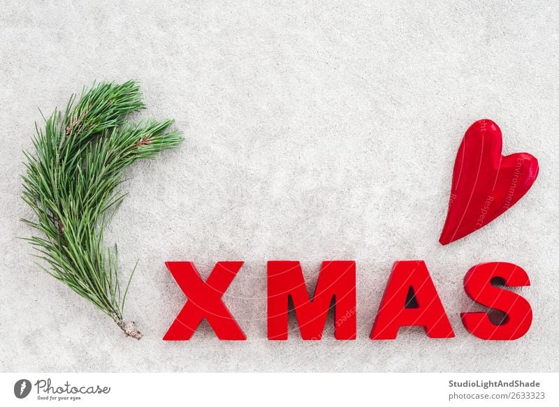 Einfacher Weihnachtsschmuck mit grünem Pinienzweig Winter Dekoration & Verzierung Weihnachten & Advent Natur Baum Beton Ornament Herz Liebe einfach modern
