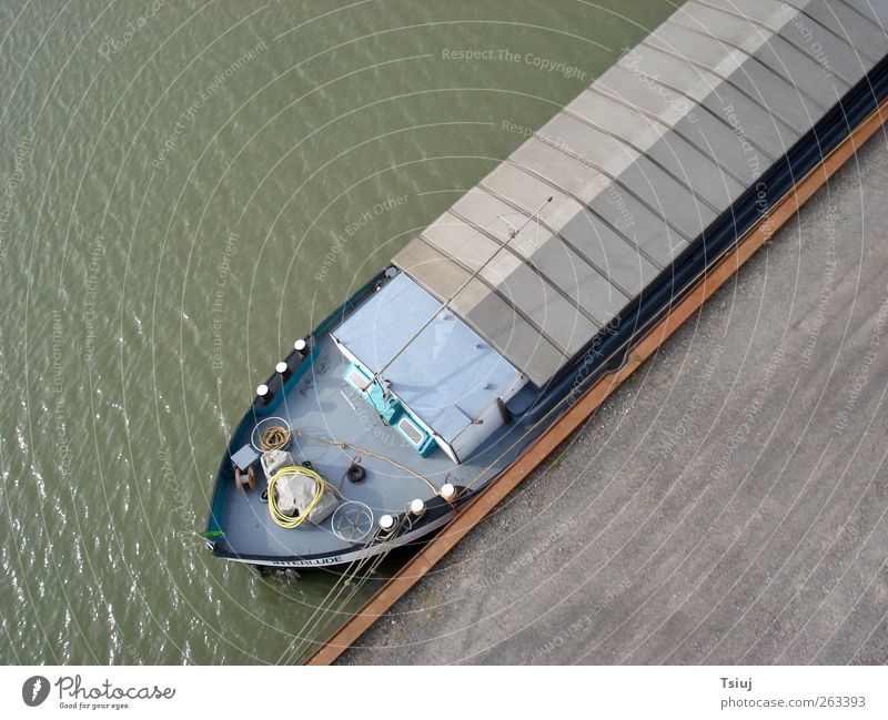 Gut vertäut Wasser Kanal Menschenleer Binnenschifffahrt Wasserfahrzeug Pause Kap Luftaufnahme Kite Aerial Photography Farbfoto Außenaufnahme Vogelperspektive