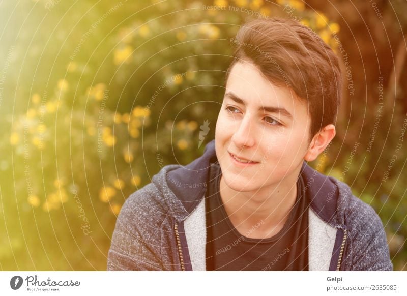 Outdoor-Porträt von schönen glücklichen Teenager Kerl Lifestyle Stil Glück Haare & Frisuren Gesicht Wellness Sommer Mensch Junge Mann Erwachsene Jugendliche