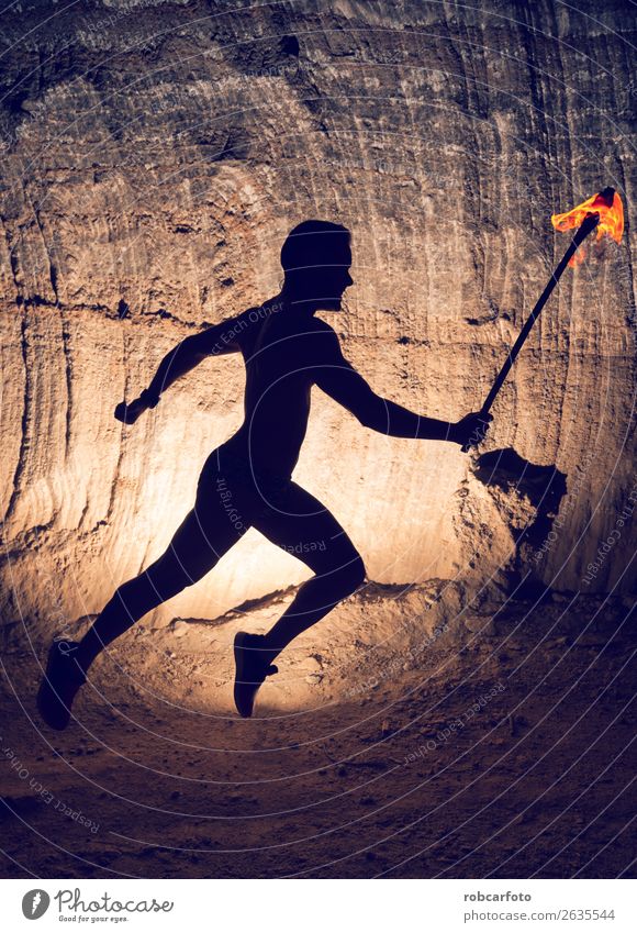 Mann läuft mit Taschenlampe Lifestyle Spielen Sommer Sport Joggen Mensch Erwachsene Park Fitness Energie Fackel rennen Athlet Halt olympisch Olympiade Bahn