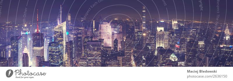 New York City Skyline bei Nacht, USA. Stadtzentrum bevölkert überbevölkert Haus Hochhaus Bankgebäude Gebäude Mauer Wand elegant Erfolg modern reich Geld