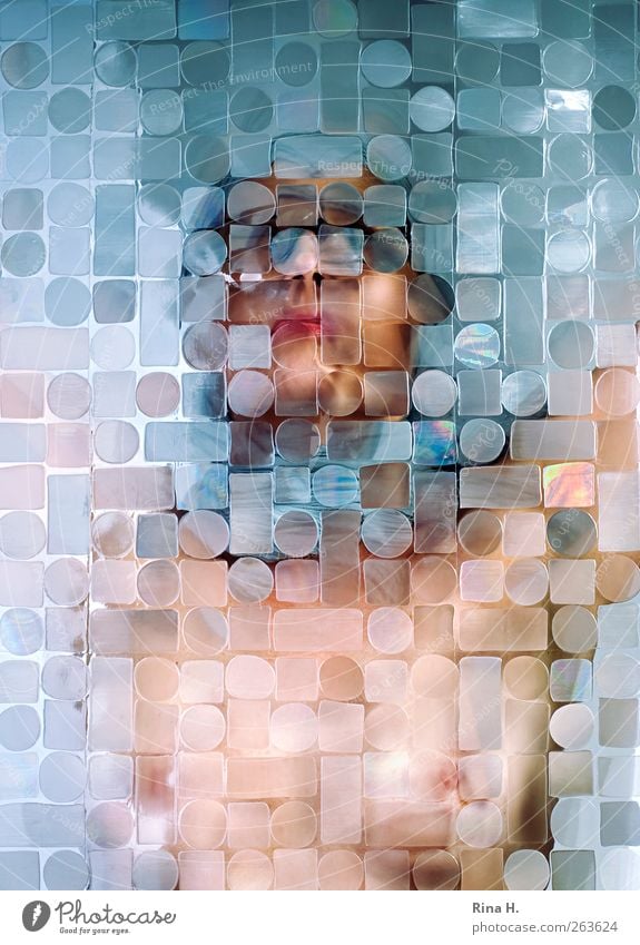 Facetten II feminin Frau Erwachsene 1 Mensch außergewöhnlich glänzend blau mehrfarbig Akt verdeckt bedeckt versteckt Plastikfolie Brust Gesicht Transparente