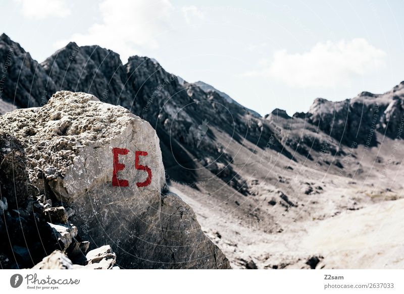 Europäischer Fernwanderweg Abenteuer Berge u. Gebirge wandern Natur Landschaft Sommer Schönes Wetter Felsen Alpen Gipfel Einsamkeit Idylle nachhaltig