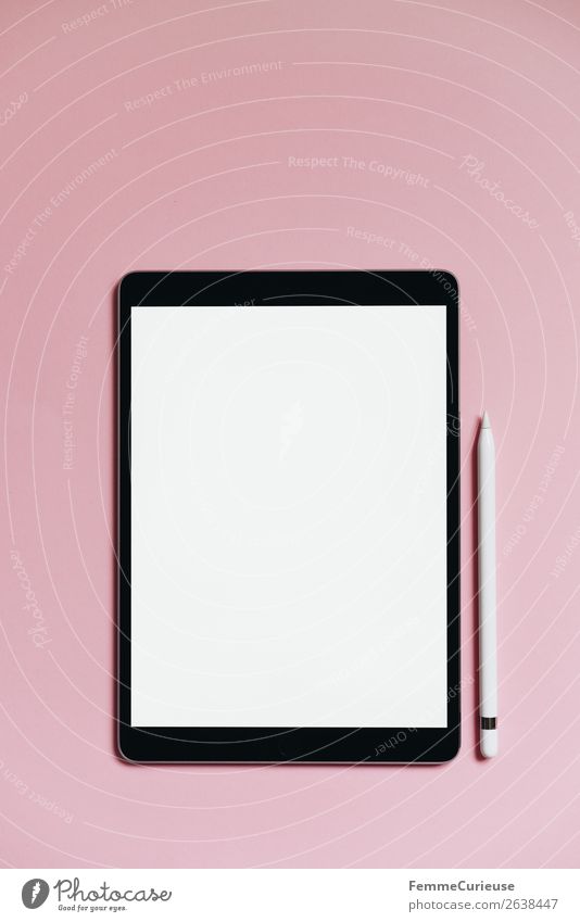 Tablet on pink background Lifestyle Stil Technik & Technologie Unterhaltungselektronik Fortschritt Zukunft Kommunizieren Design Symmetrie Strukturen & Formen