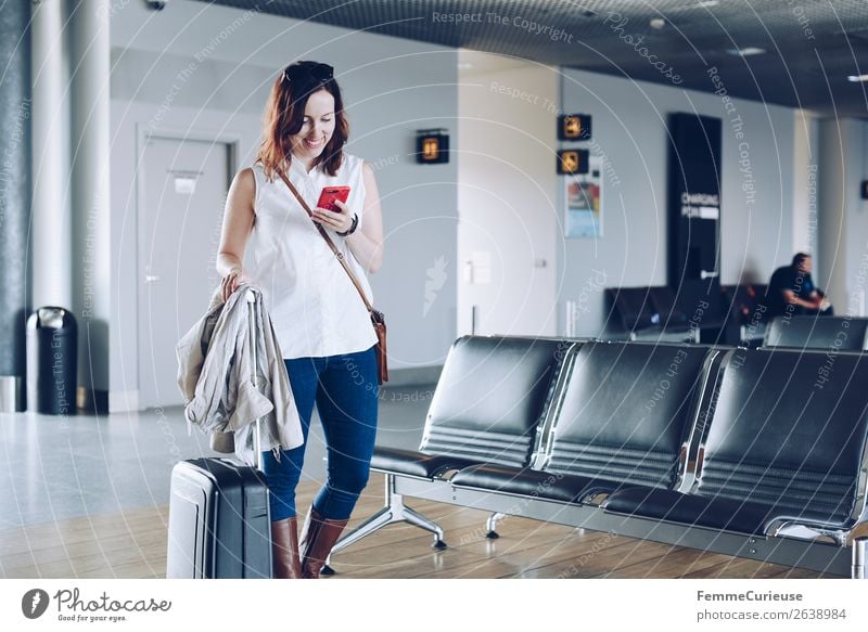 Woman with suitcase at the gate of an airport Lifestyle Stil feminin Frau Erwachsene 1 Mensch 18-30 Jahre Jugendliche 30-45 Jahre Ferien & Urlaub & Reisen