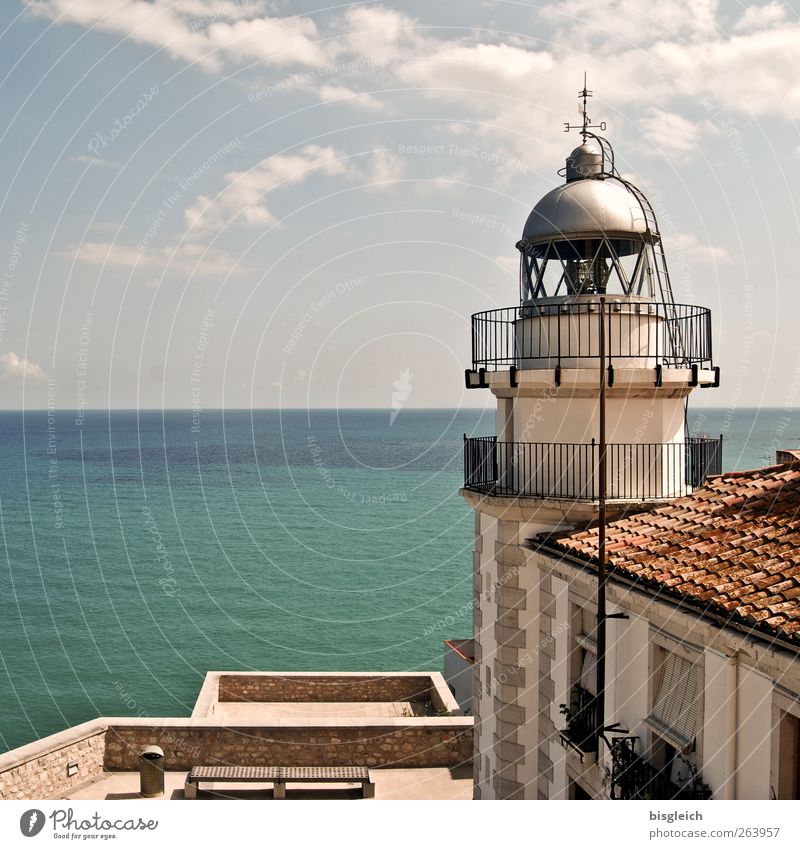 Peniscola / Spanien Sommer Küste Meer Europa Leuchtturm blau braun grün Erholung Ferien & Urlaub & Reisen Ferne Horizont Farbfoto Außenaufnahme Menschenleer Tag