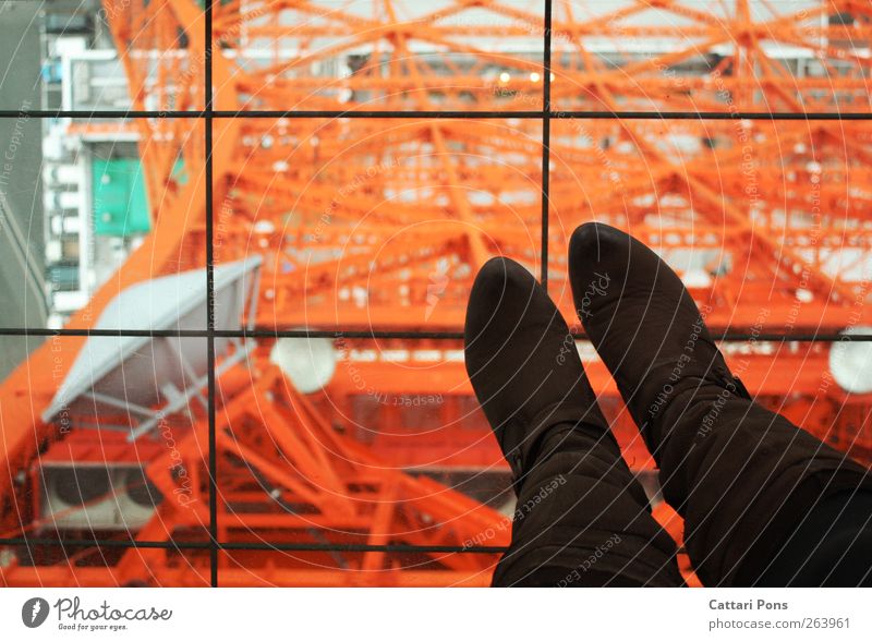 über Tokyo Sehenswürdigkeit Tokyo Tower Schuhe Stiefel stehen hoch Asien Japan Glas Stahl Fernsehturm Wahrzeichen Aussichtsturm oben Stabilität Farbfoto