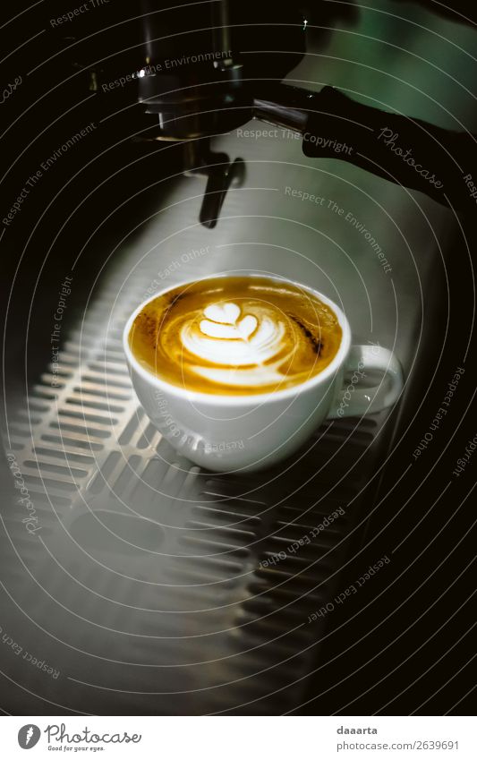 Kaffee in Rauch Getränk Heißgetränk Kakao Latte Macchiato Becher Café Kantine Milchkaffee Kaffeetasse Kaffeemaschine Lifestyle elegant Stil Design Freude Leben