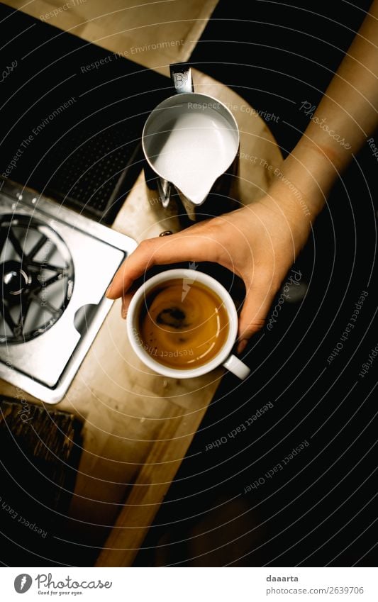 Kaffee in Arbeit Getränk Heißgetränk Latte Macchiato Espresso Becher Lifestyle elegant Stil Leben harmonisch Freizeit & Hobby Abenteuer Freiheit Küche