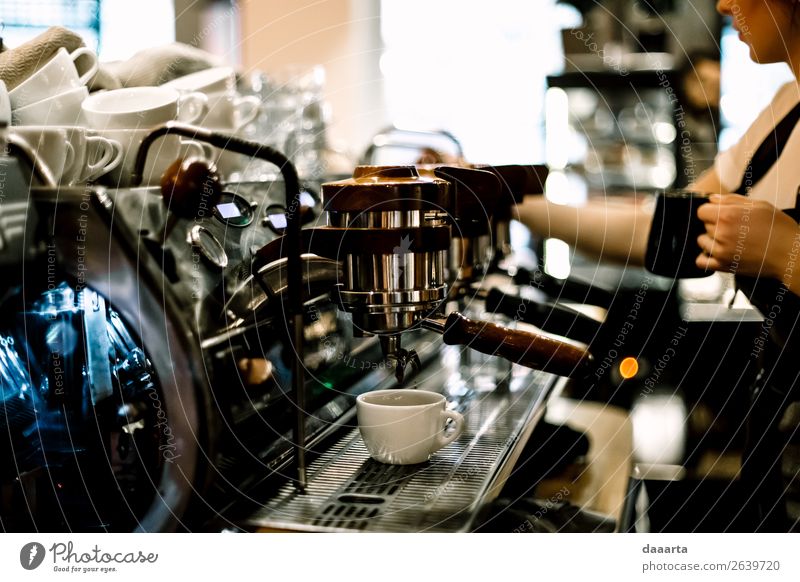 Morgenkaffee 3 Getränk Heißgetränk Kakao Kaffee Espresso Becher Kaffeemaschine Café Kantine Milchkaffee Lifestyle elegant Stil Freude Leben harmonisch