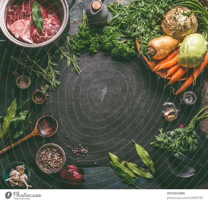 Lebensmittel Zutaten für Suppe oder Eintopf Fleisch Gemüse Kräuter & Gewürze Ernährung Bioprodukte Geschirr kaufen Design Gesunde Ernährung Restaurant