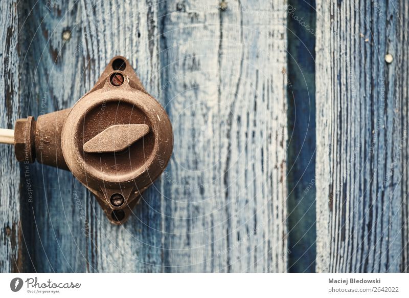 Retro getontes Bild eines alten Schalters an der Holzwand. Design Haus retro blau braun Dekadenz Energie Idee einzigartig Vergangenheit Zeit Hintergrund Wand
