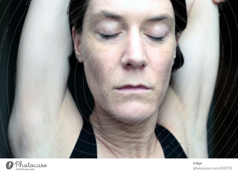 Stille schön sportlich Fitness harmonisch Erholung ruhig Meditation Sportler Yoga Frau Erwachsene Leben Gesicht 1 Mensch 30-45 Jahre Gefühle Stimmung Tugend