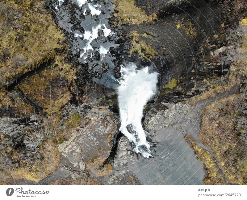 Wasserfall von oben Felsen Sehenswürdigkeit Stein Umwelt Farbfoto Außenaufnahme Vogelperspektive Blick nach unten