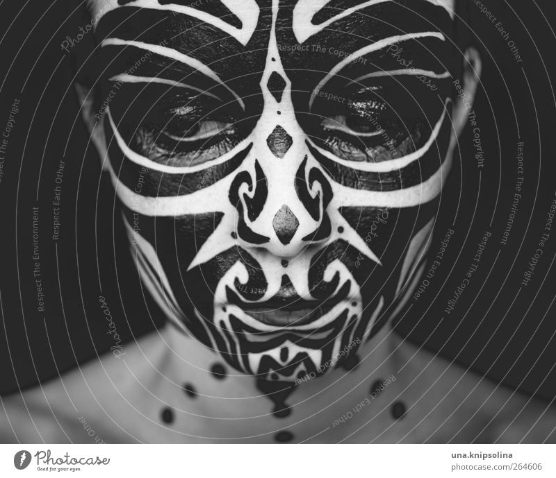 down Gesicht Schminke feminin Junge Frau Jugendliche Erwachsene 1 Mensch 18-30 Jahre Ornament außergewöhnlich wild Maske Körpermalerei Kostüm Schwarzweißfoto