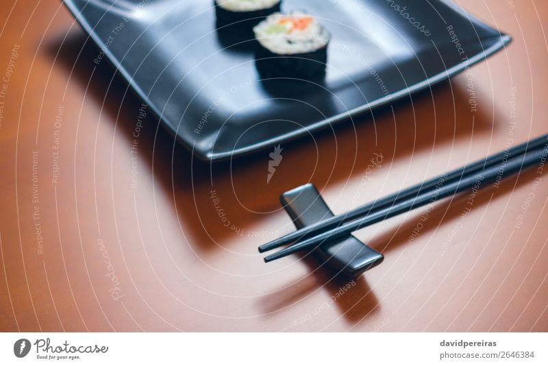 Japanische Essstäbchen und Haschioki Mittagessen Abendessen Sushi Teller Besteck elegant Restaurant lecker Hashioki Essstäbchen Auflage asiatisch Lebensmittel