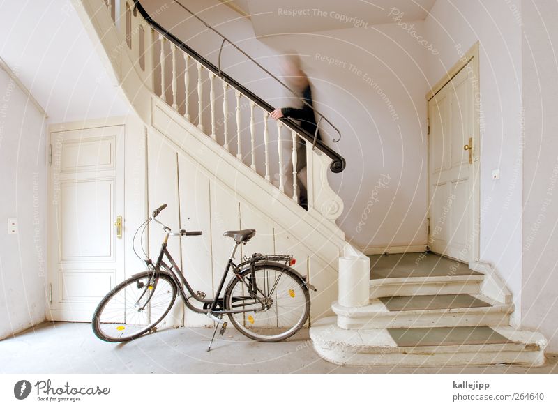 check-in Lifestyle Freizeit & Hobby Häusliches Leben Wohnung Haus Mensch maskulin 1 Treppe gehen Fahrrad Stellplatz aufsteigen Autotür Etage Mieter