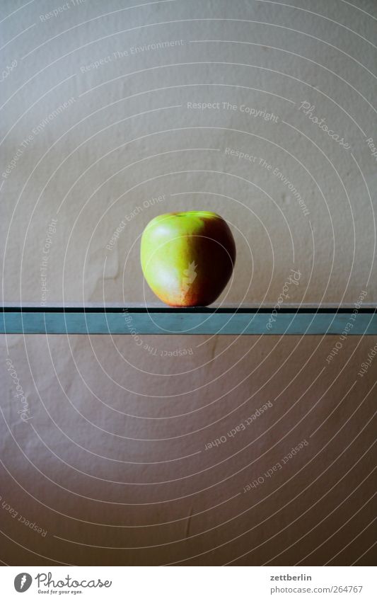 Apfel Lebensmittel Frucht Ernährung Herbst Nutzpflanze gut Tisch Tischplatte Wand frisch Vegetarische Ernährung Farbfoto Gedeckte Farben Innenaufnahme