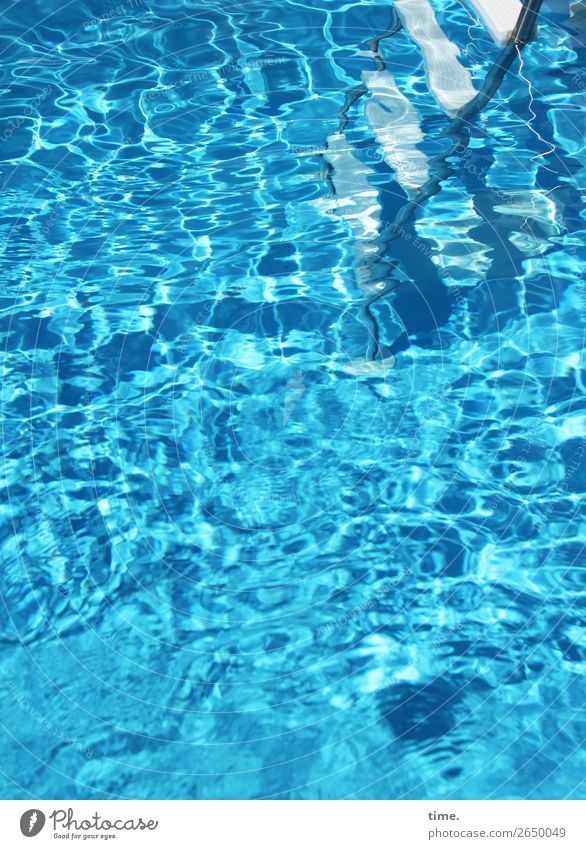 feeling blue Körperpflege Gesundheit Wellness Leben harmonisch Erholung Kur Schwimmbad Schwimmen & Baden Leiter Wassersport Schönes Wetter Wellen ästhetisch
