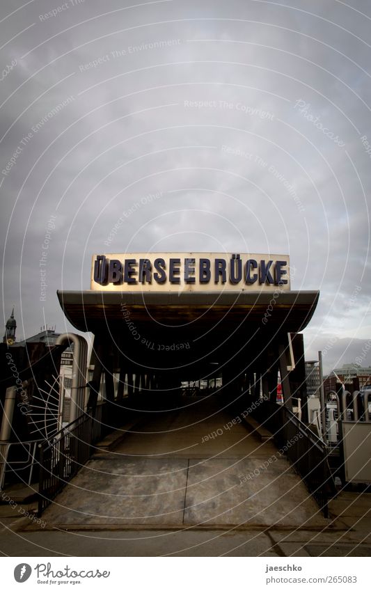 Goldene Zeiten Wolken schlechtes Wetter Unwetter Wind Hamburg Architektur Wege & Pfade Brücke Schifffahrt Kreuzfahrt Hafen Schriftzeichen
