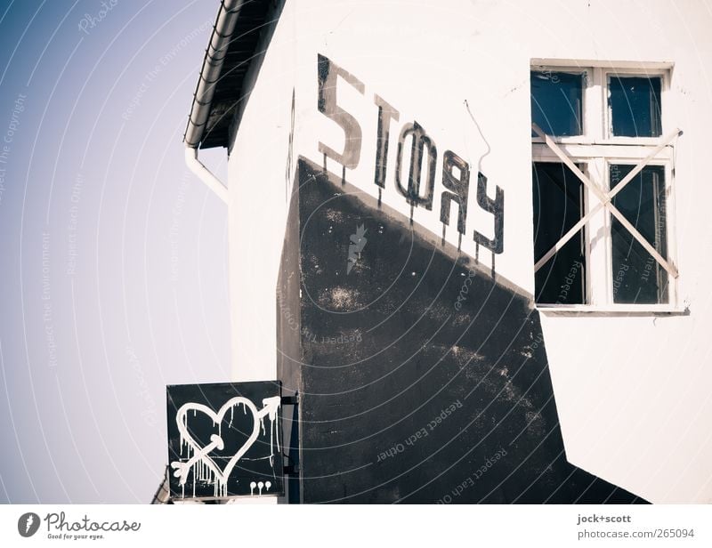 Love Story Club Subkultur Straßenkunst Typographie Haus Fassade Fenster Schilder & Markierungen Graffiti Pfeil Piktogramm Liebe außergewöhnlich trashig