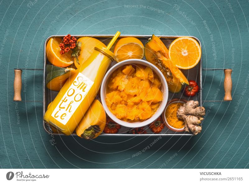 Smoothie Flasche mit orange Zutaten Lebensmittel Gemüse Frucht Bioprodukte Vegetarische Ernährung Diät Getränk Saft Stil Design Gesundheit Gesunde Ernährung