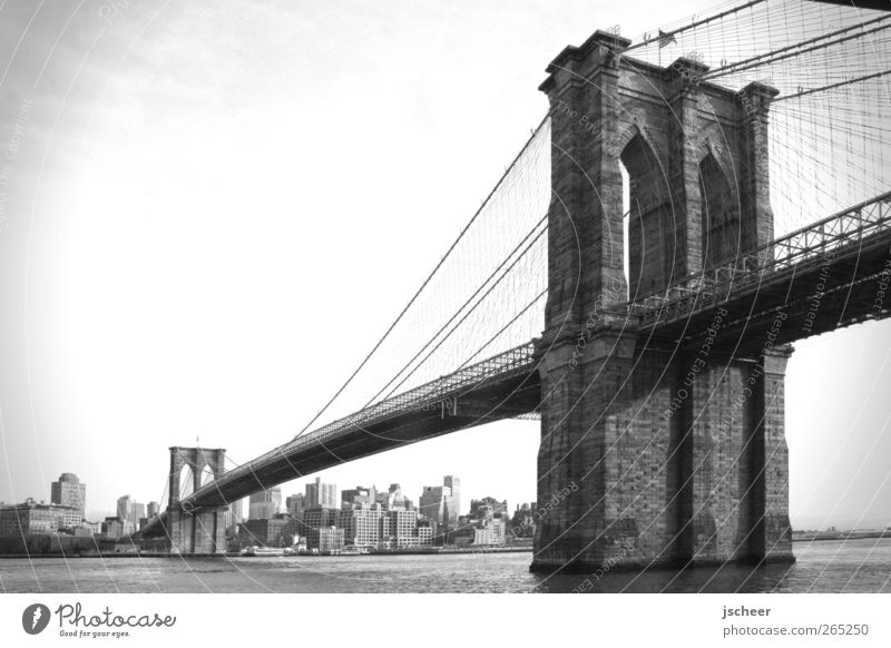 Brooklyn Bridge New York City Stadt Brücke Bauwerk Sehenswürdigkeit Verkehrswege Straße entdecken Blick alt fest gigantisch groß stark Wege & Pfade