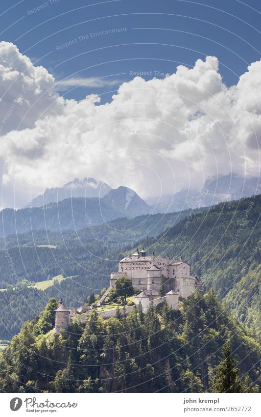 I Burg Hohenwerfen - Das Versprechen Burg oder Schloss Mittelalter Ritter historisch Turm Himmel Wolken Festung Salzburg Wald Außenaufnahme Sehenswürdigkeit